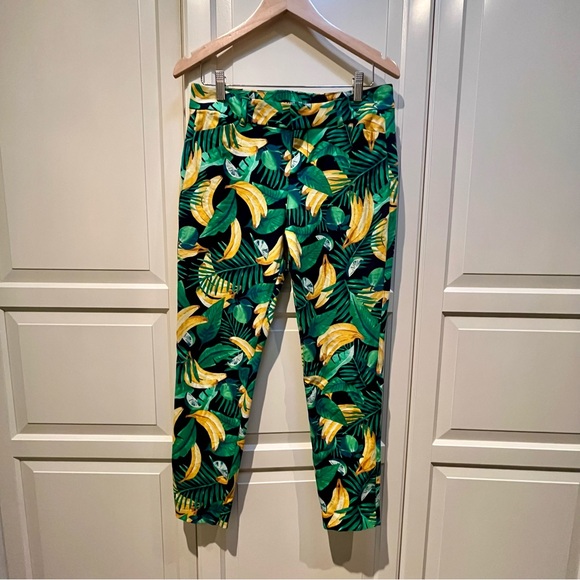 Old Navy Sz 6 Mid-Rise Printed Pixie Ankle
Pants, Banana - Picture 6 of 7